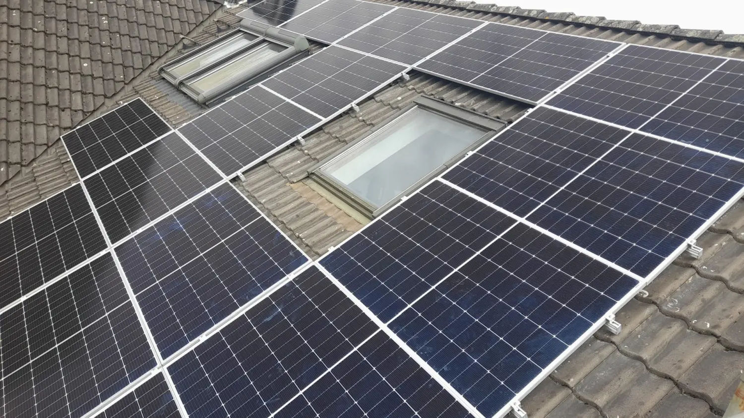 BALOGH Verkabelung&Montage-Service - Solarplatten auf dem Dach